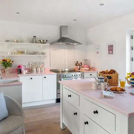 The Dormouse -uk46926 Holiday home